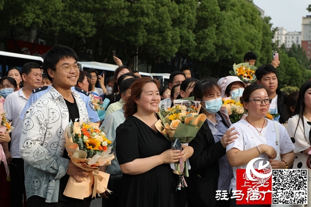 高考結束了！看泌陽考點這些溫暖瞬間