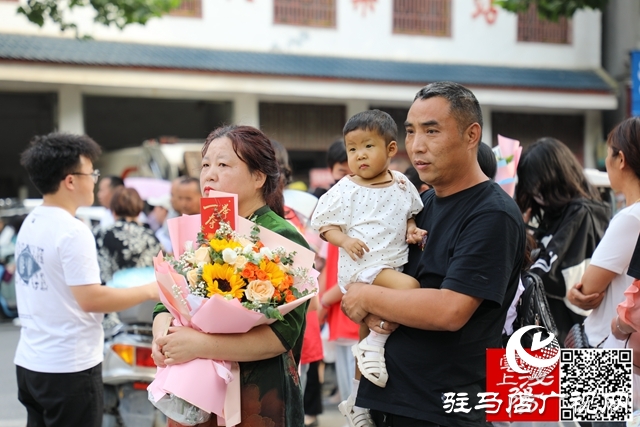 高考結束了！看泌陽考點這些溫暖瞬間