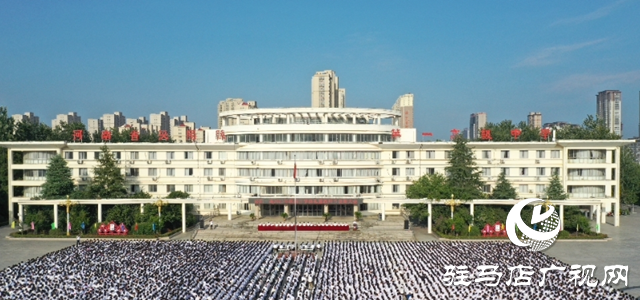 泌陽縣第一高級中學舉行秋期開學典禮暨教師節表彰活動
