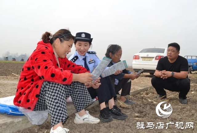 平輿縣公安局禁毒大隊:金秋農忙豐收季 禁種宣傳到地頭