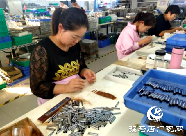 泌陽縣: 就業(yè)幫扶車間為鄉(xiāng)村振興添動力