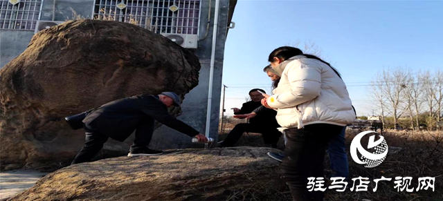 中國(guó)民間文學(xué)大系駐馬店傳說編輯組到泌陽縣調(diào)研