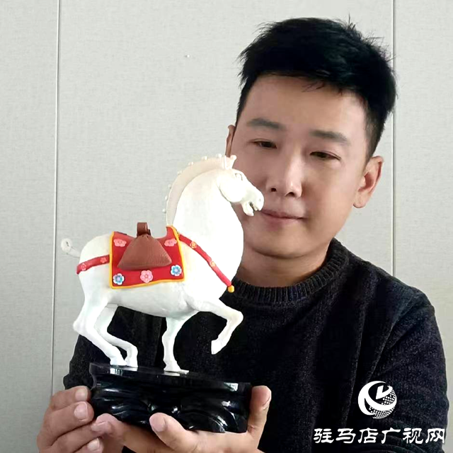 駐馬店市非遺面塑傳承人面人張榮獲設計創意金獎