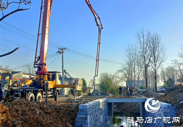 泌陽縣付莊鄉：修的是富民路，架的是民心橋