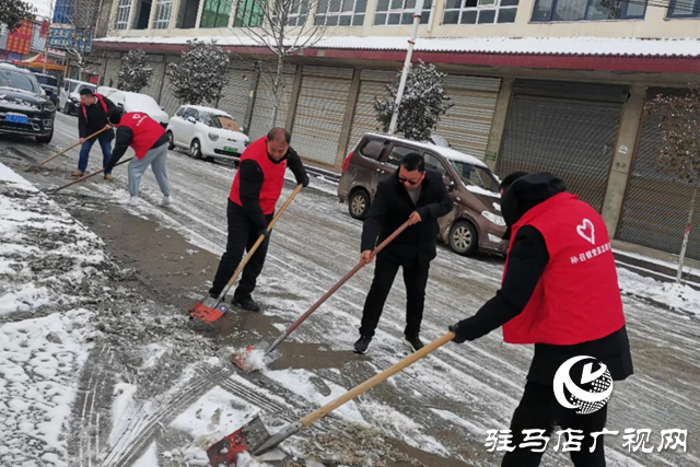 新蔡縣孫召鎮：清雪除冰顯擔當 道路清運做保障