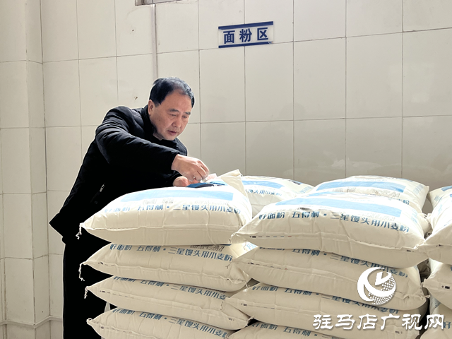 泌陽縣市場(chǎng)監(jiān)督管理局全力護(hù)航開學(xué)&ldquo;第一餐&rdquo;