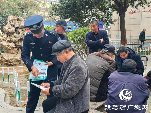 泌陽縣公安局：禁毒宣傳進(jìn)公園 警民共建防&ldquo;毒&rdquo;墻