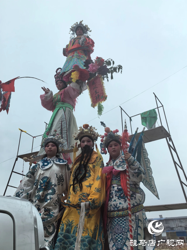 王店大裝現身泌陽縣馬谷田鎮大余莊 人山人海場面壯觀