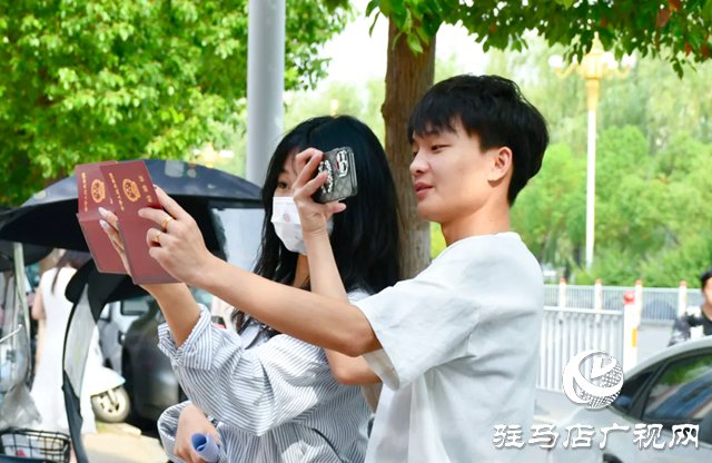 甜蜜&ldquo;520&rdquo; !汝南近200對(duì)新人登記結(jié)婚