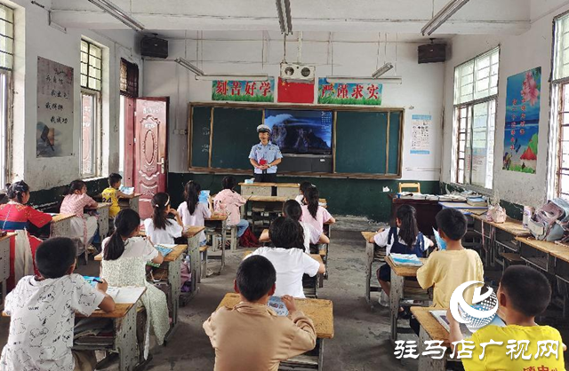 泌陽交警進校園 交規知識入童心