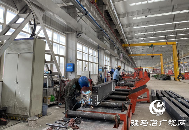 驛城區(qū):企業(yè)開足馬力趕訂單 二季度經(jīng)濟(jì)發(fā)展穩(wěn)步向前