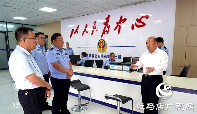 泌陽縣委副書記、縣長朱東升中秋節前督導檢查安全生產和節日商品保供等工作