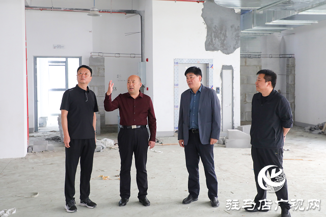 泌陽縣委副書記、縣長朱東升國慶節看望慰問一線工作人員、調研項目建設