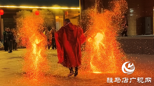 泌陽縣：冬季&ldquo;村晚&rdquo; 奏響鄉村歡樂頌