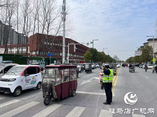 駐馬店市城鄉一體化示范區交警大隊：用心撐起“平安傘”全力護航開學季