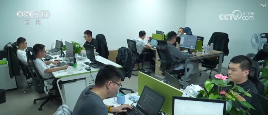 萬(wàn)象“耕”新助力小農(nóng)戶“種好地” 全產(chǎn)業(yè)鏈服務(wù)一“鍵”直達(dá)田間地頭