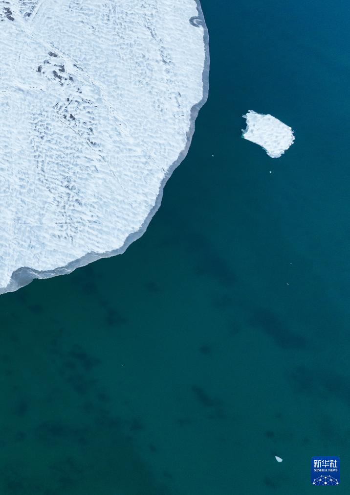 青海湖出現解凍跡象