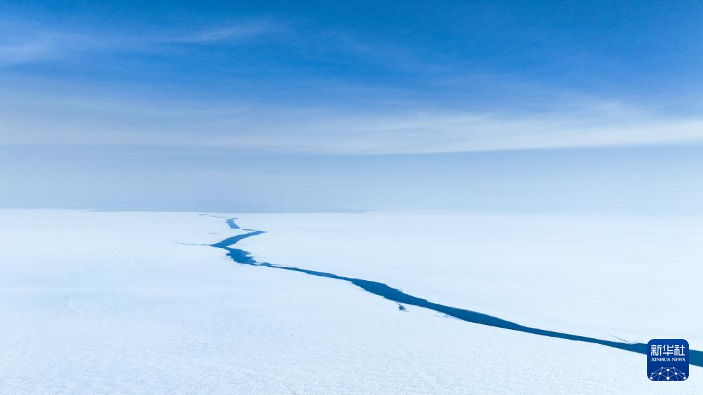 青海湖出現解凍跡象