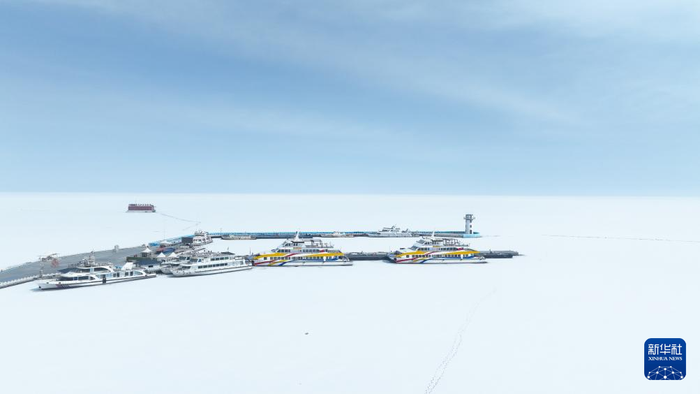 青海湖出現解凍跡象