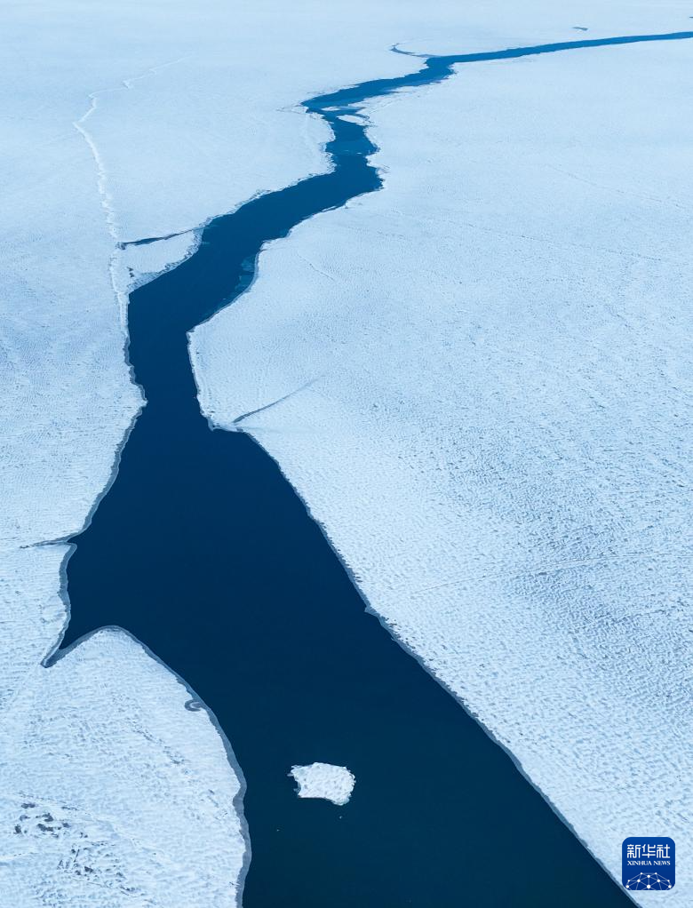 青海湖出現解凍跡象