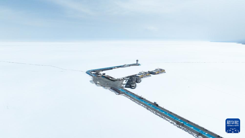 青海湖出現解凍跡象