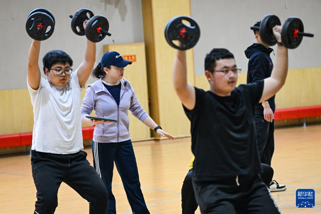 一所大學的“體重管理術”