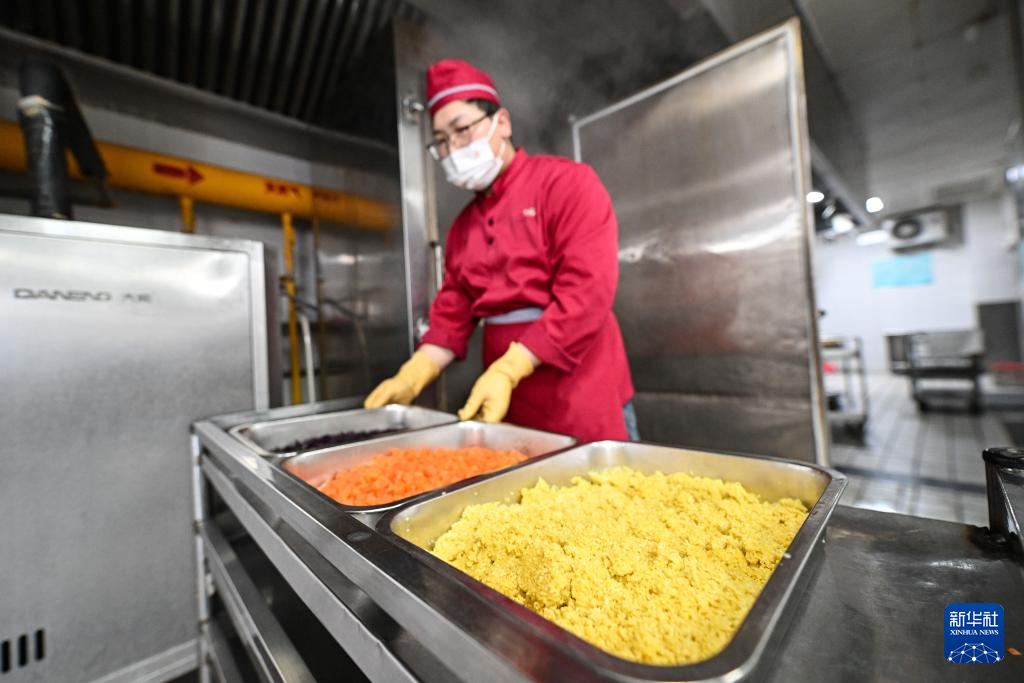 一所大學的“體重管理術”