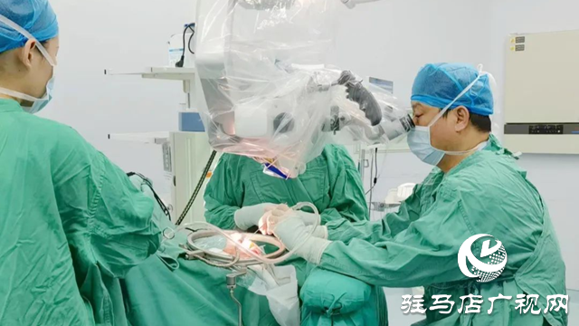 長期熬夜刷手機引爆顱內炸彈！男子突發腦動脈瘤破裂險喪命