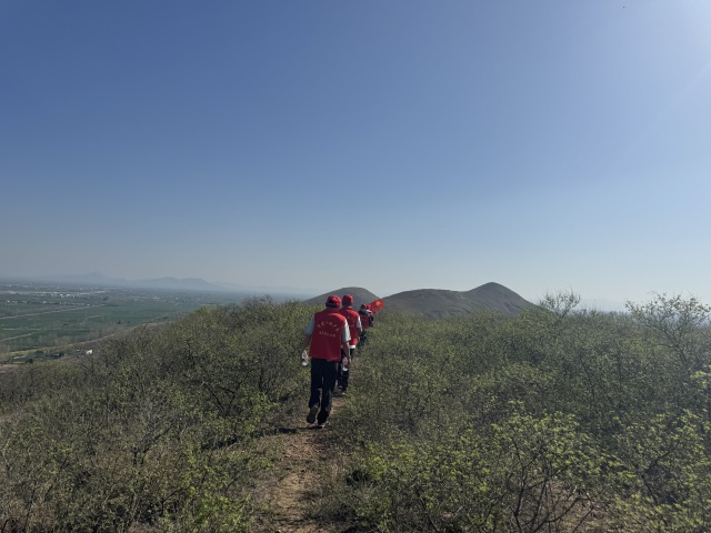 春滿長靈健步行 齊心共聚玉山情 玉山鎮(zhèn)開展環(huán)保踏春徒步活動助力鄉(xiāng)村振興