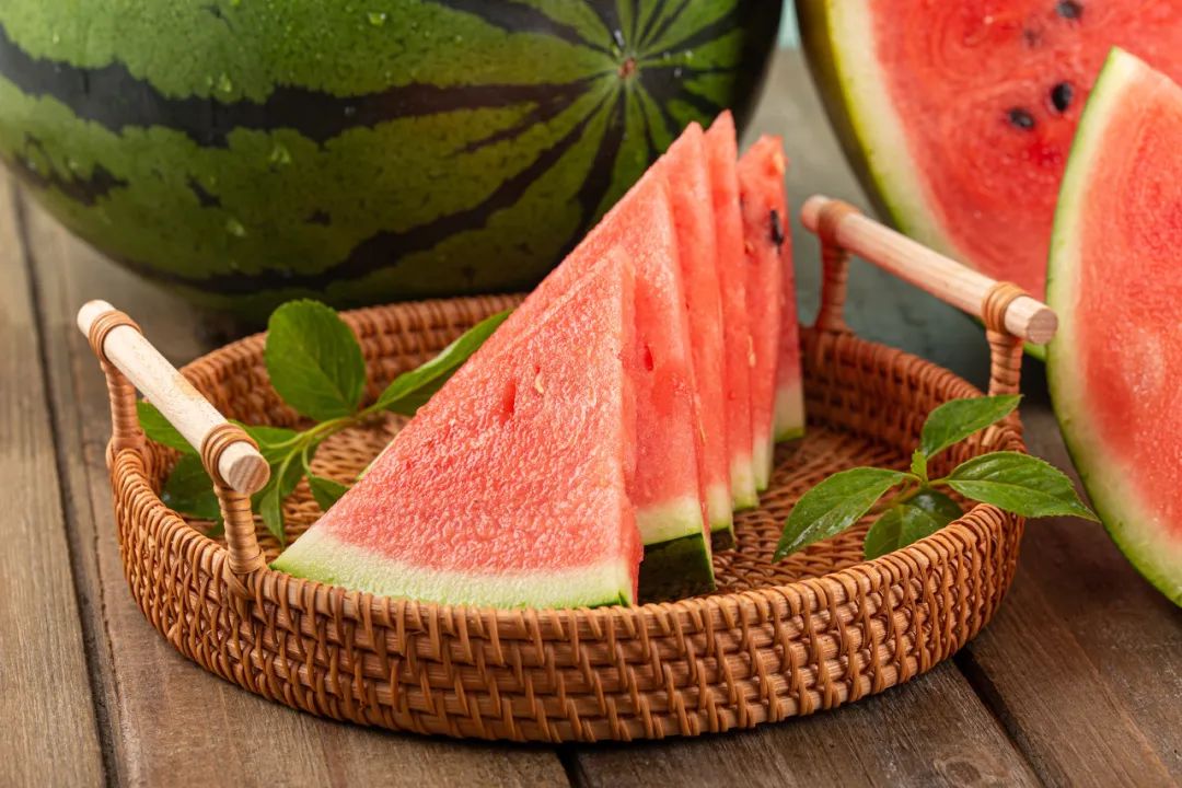 不甜的水果含糖量就少嗎？糖尿病人最易掉入的“甜蜜陷阱”！千萬(wàn)要避開(kāi)！