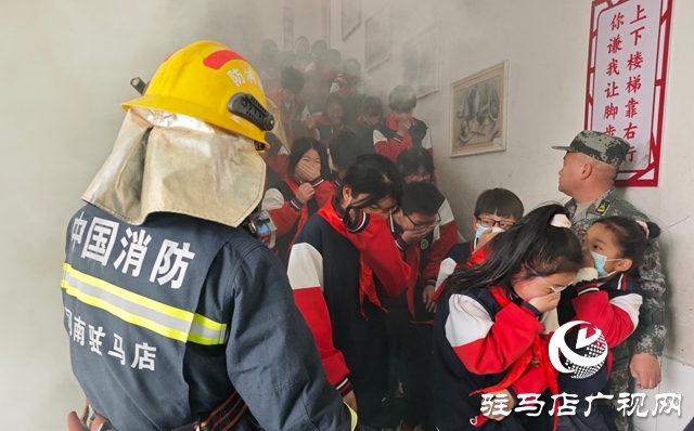 泌陽縣消防救援大隊走進泌陽縣第五小學開展消防安全知識培訓暨演練活動