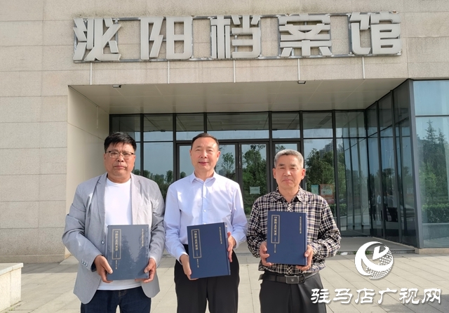 泌陽：情系桑梓贈典籍 書香致遠潤心田 ——各界人士向縣圖書館、檔案館、一高捐贈珍貴文獻