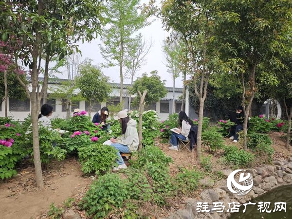 <strong>駐馬店職業技術學院書畫藝術專業學生開展實踐教學</strong>