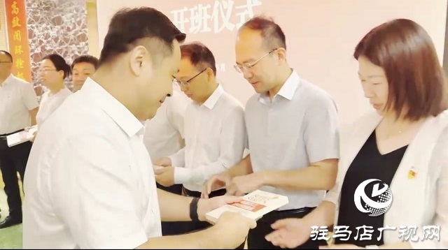 駐馬店聯通舉辦“強健體魄，健康生活”徒步拉練活動