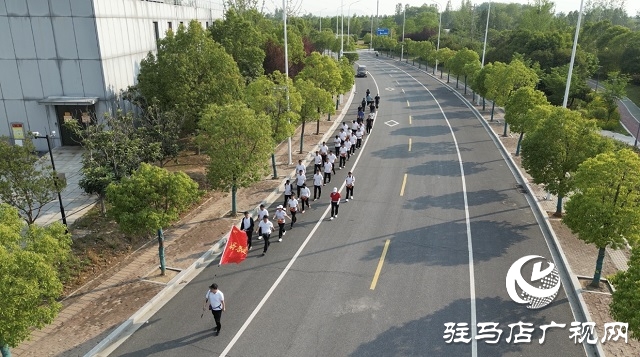 駐馬店聯通舉辦“強健體魄，健康生活”徒步拉練活動