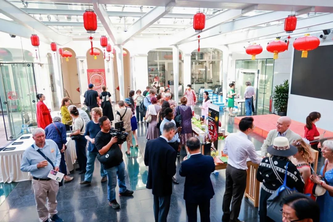 “茶和天下·雅集”暨第30屆上海國際茶文化旅游節歐洲推廣活動在布魯塞爾中國文化中心舉行
