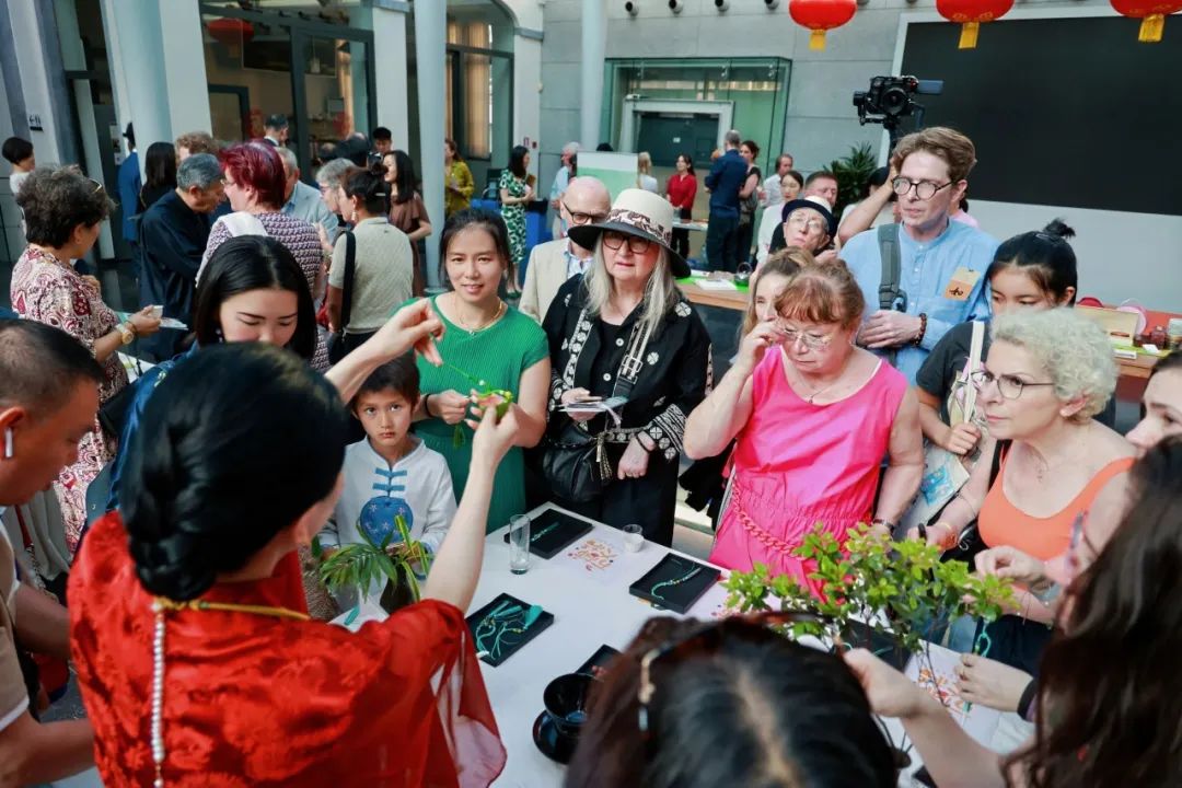 “茶和天下·雅集”暨第30屆上海國際茶文化旅游節歐洲推廣活動在布魯塞爾中國文化中心舉行