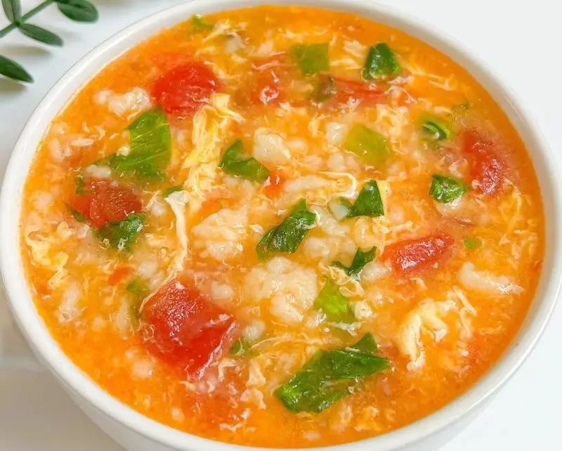 　　六月，在舊時光里與時光驛巷傳統(tǒng)小吃作坊街撞了個滿懷