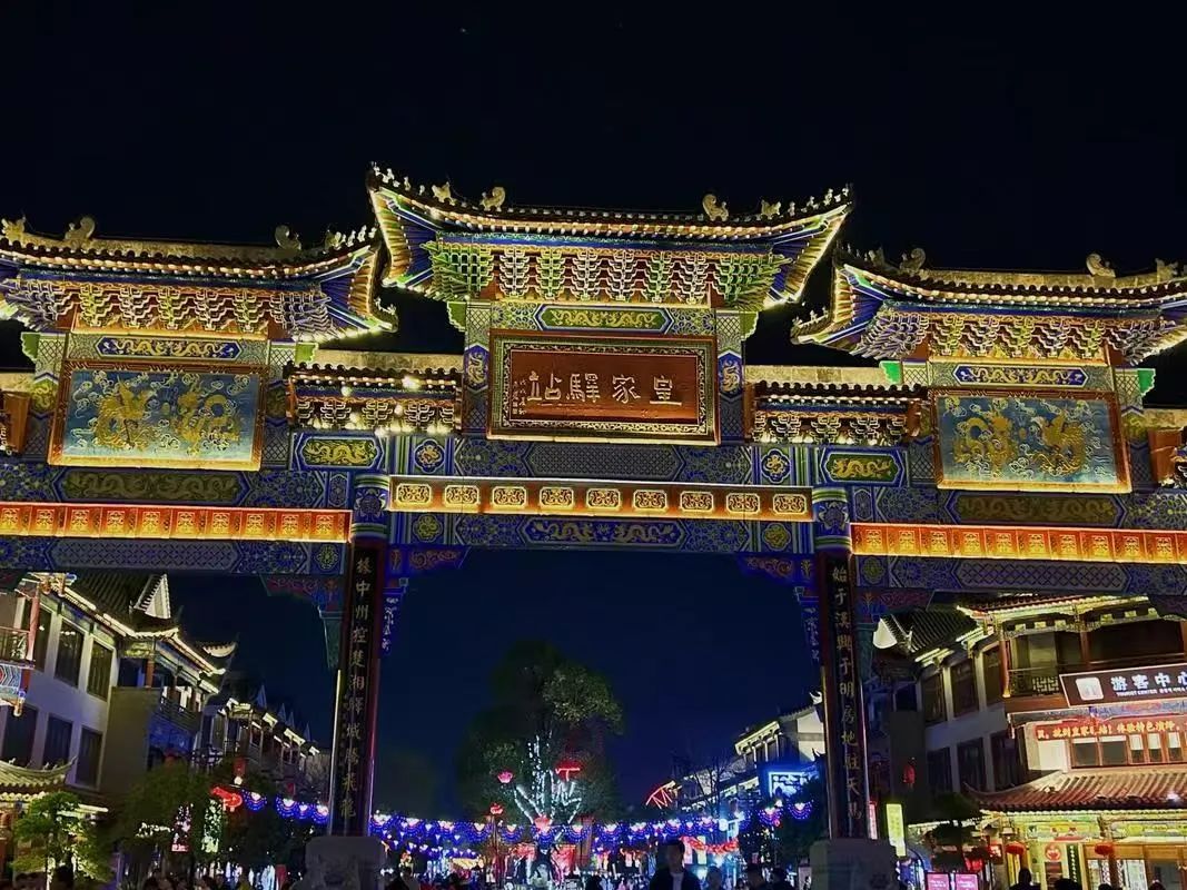 　　跟著文旅君玩轉駐馬店，打開沉浸式實景演藝互動體驗之旅→