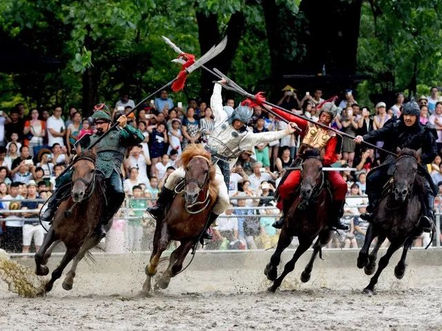 　　跟著文旅君玩轉駐馬店，打開沉浸式實景演藝互動體驗之旅→