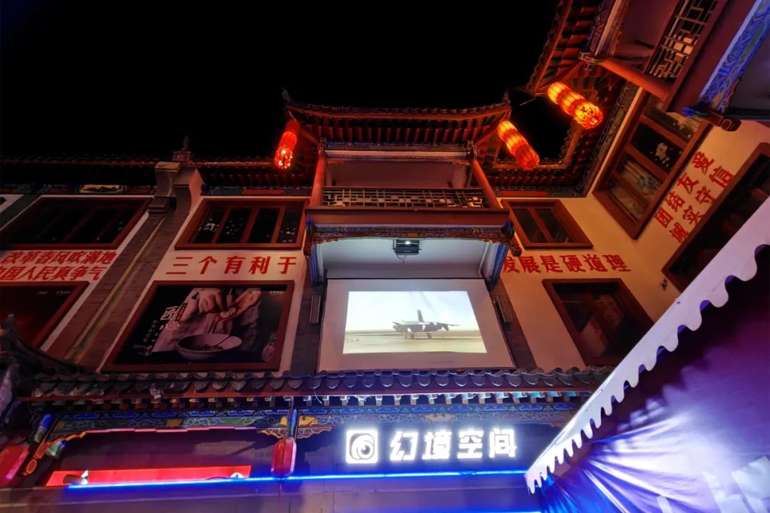 　　六月，在舊時光里與時光驛巷傳統(tǒng)小吃作坊街撞了個滿懷