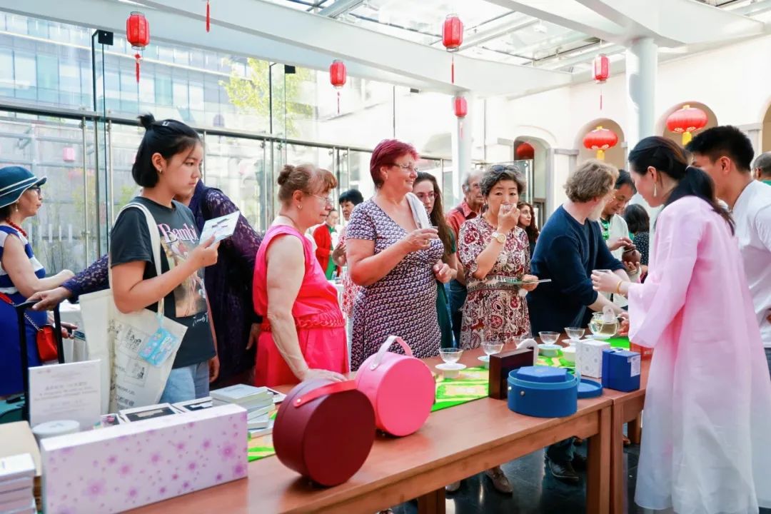 “茶和天下·雅集”暨第30屆上海國際茶文化旅游節歐洲推廣活動在布魯塞爾中國文化中心舉行