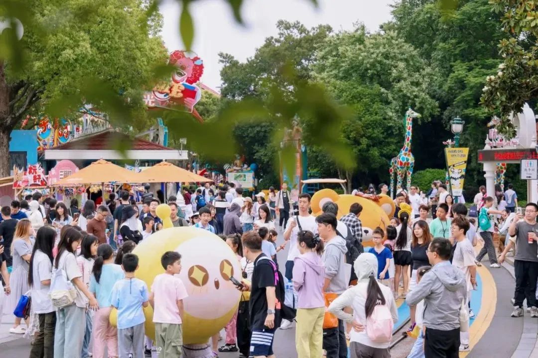 亞洲首臺(tái)站立式過(guò)山車要來(lái)上海了！