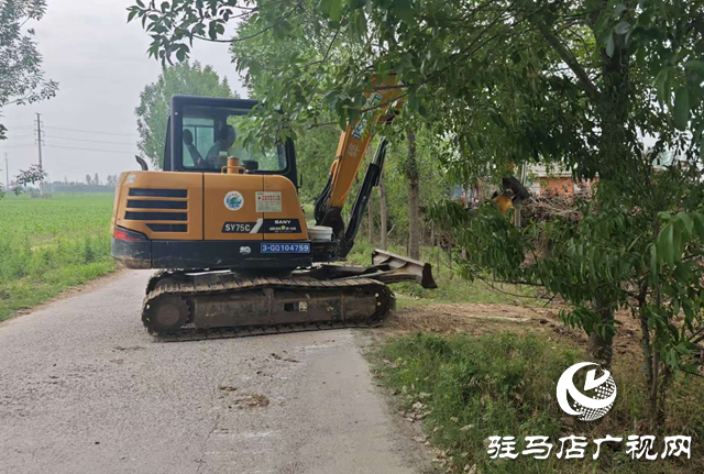 驛城區(qū)金橋辦事處積極開展溝渠連通整治工作