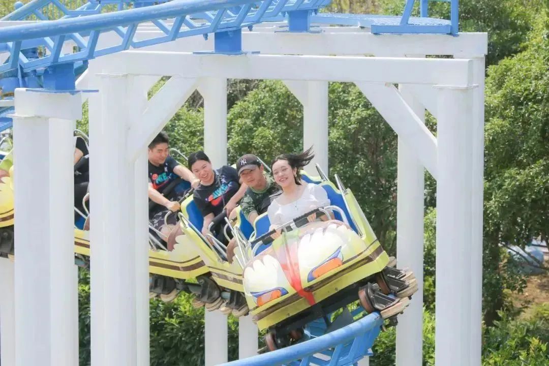 亞洲首臺(tái)站立式過(guò)山車要來(lái)上海了！