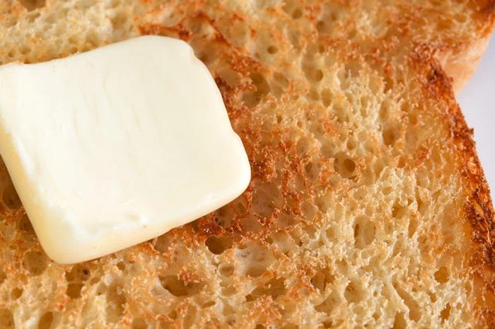 不保鮮還會加速老化！吃不完的吐司千萬別冷藏了