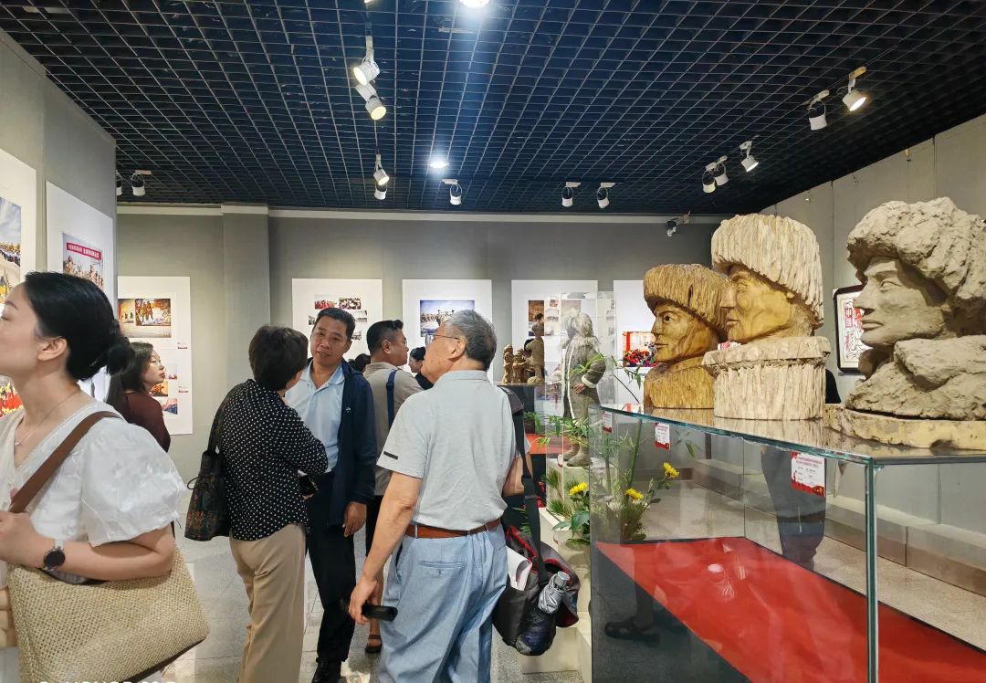 【展訊】紀念抗戰(zhàn)勝利80周年、楊靖宇將軍誕辰120周年美術書法攝影藝術展開幕