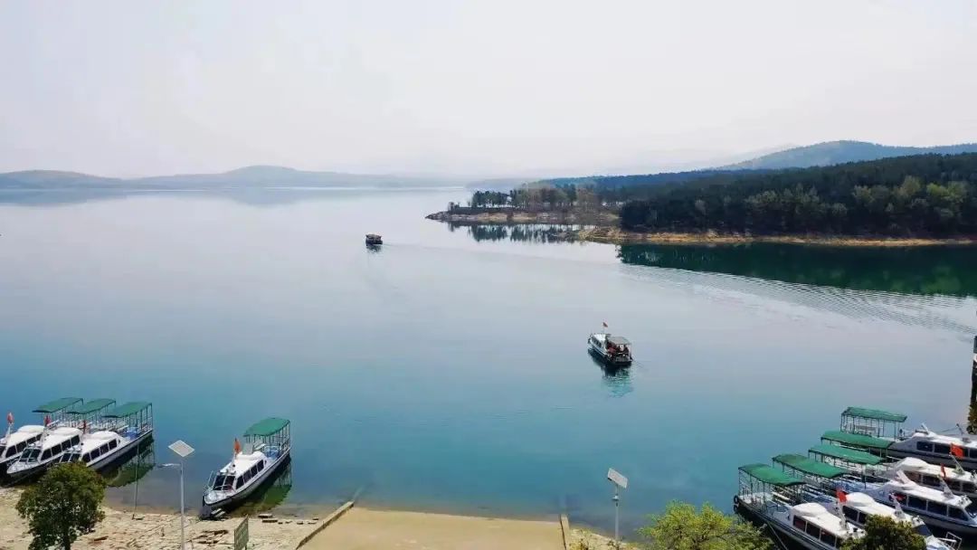 逃離鋼鐵森林！暑期親子游駐馬店銅山湖全攻略：游船、野趣、自然療愈之旅