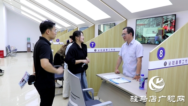 泌陽縣舉行“百日千萬招聘專項行動”專場招聘會