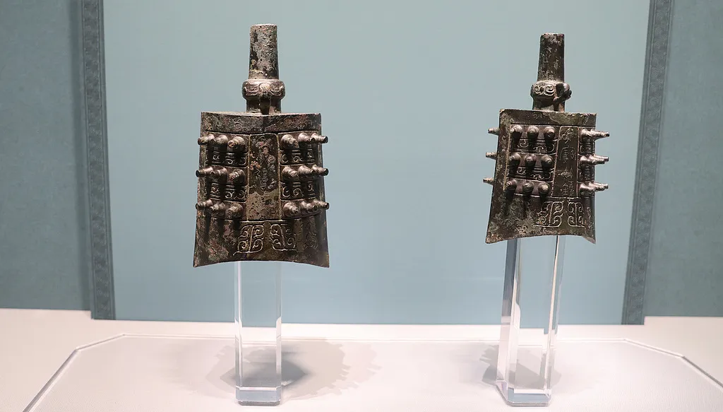 文博日歷丨看2件編鐘如何揭開它們的“身世”真相→